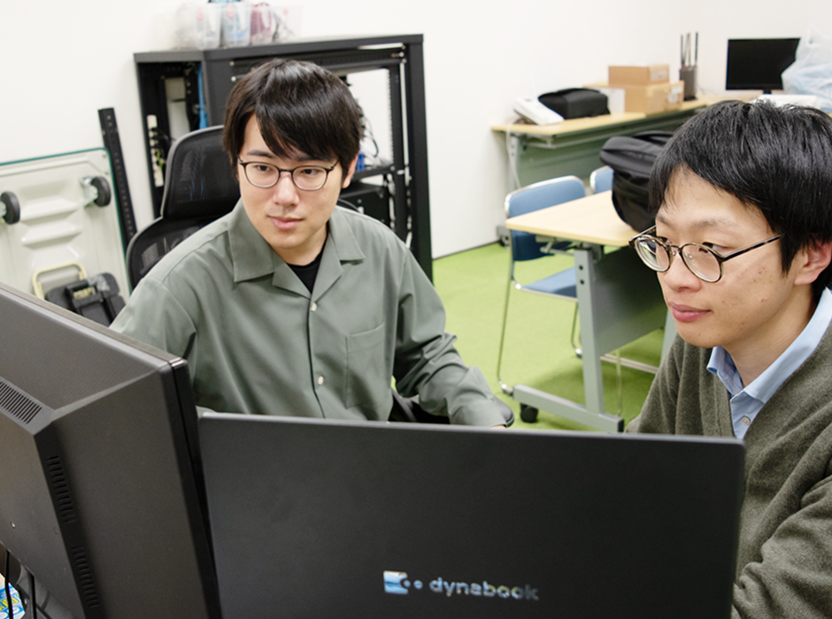 インタビューに答えるオペレーション・運用監視の社員(3)